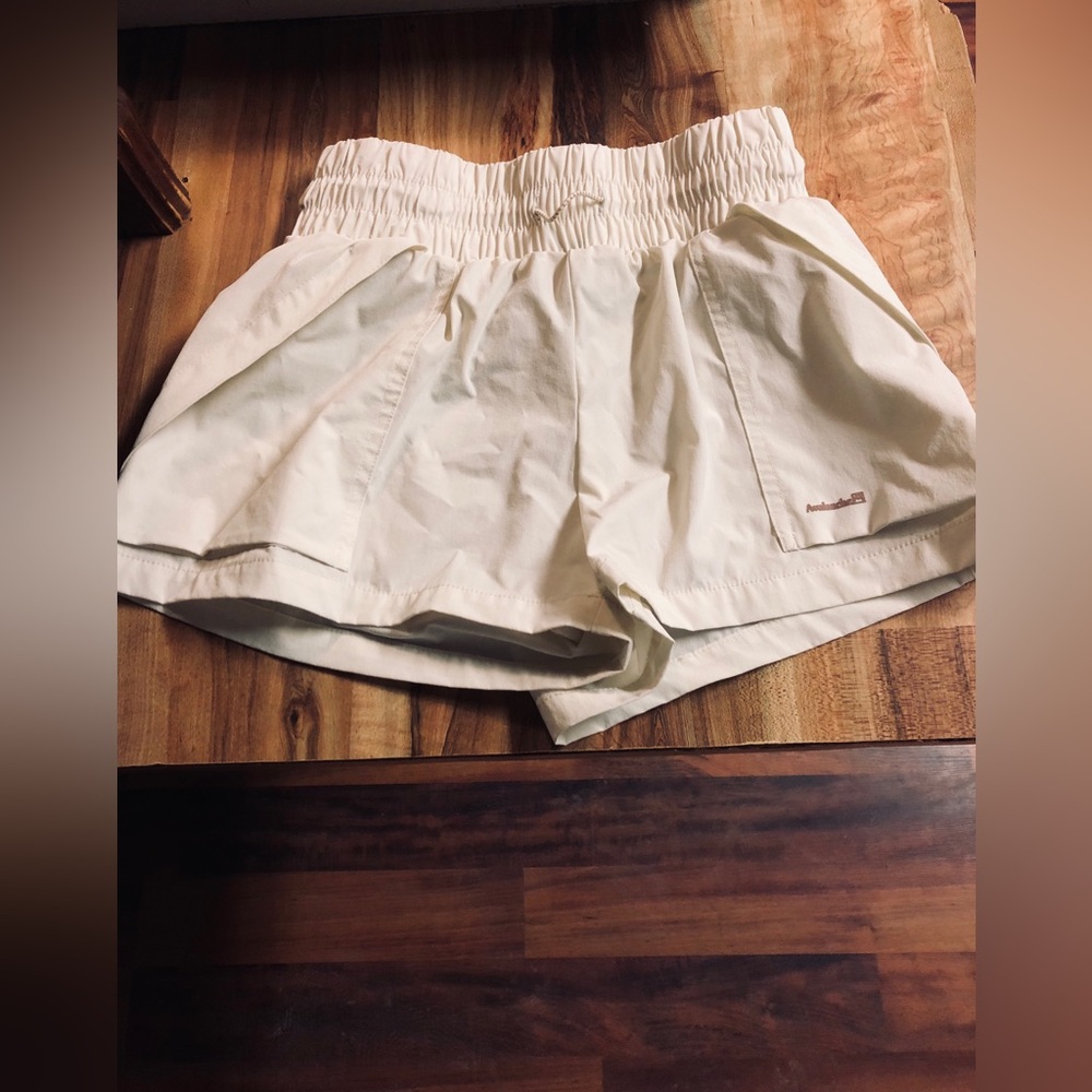Avalanche Outdoor Supply shorts, size xs